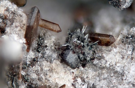 Goethite sur hématite Enstatite - Carrière des Châtelaunoux - Mazaye - Puy de Dôme