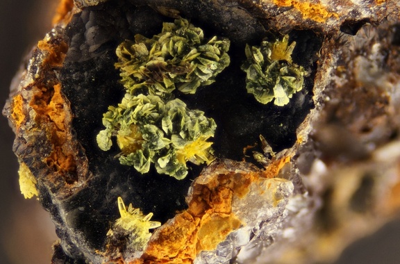 Fornacite (ou vauquelinite) Mimetite -  Bluttenberg -  Ste Marie-aux-Mines - Haut-Rhin