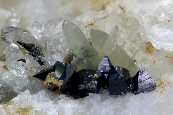 Synchysite  Anatases  Quartz - Jarrier - St-Jean de Maurienne - Savoie