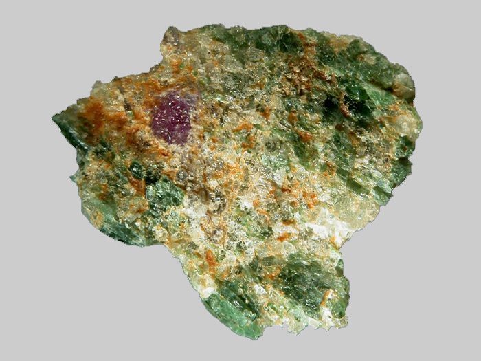 Pargasite - Rubis - Bois d_Antou - Saint-Ilpize - Haute-Loire - FP - Taille 10x8x2mm.jpg