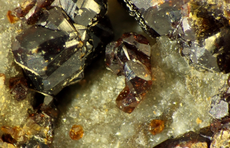 n°143091 - Sphalerite - Montgros (Mine) - Pinols - Haute-Loire