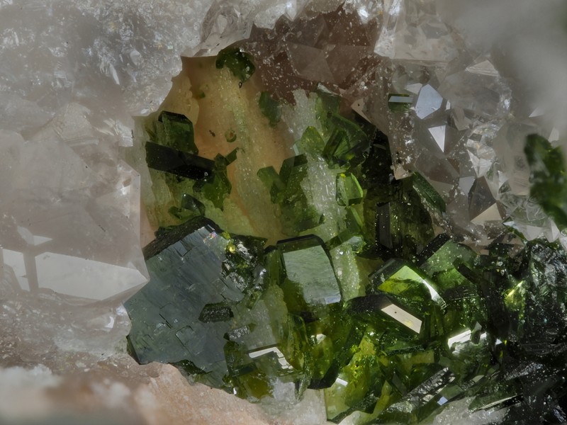 olivenite barite col de bussang Fresse sur moselle vosges ch2.2mm.jpg