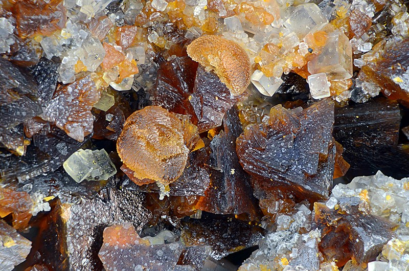 Sphalérite Hémimorphite Fluorite - Carrière de Birrity - Arbouet-Sussaute - Pyrénées-Atlantiques